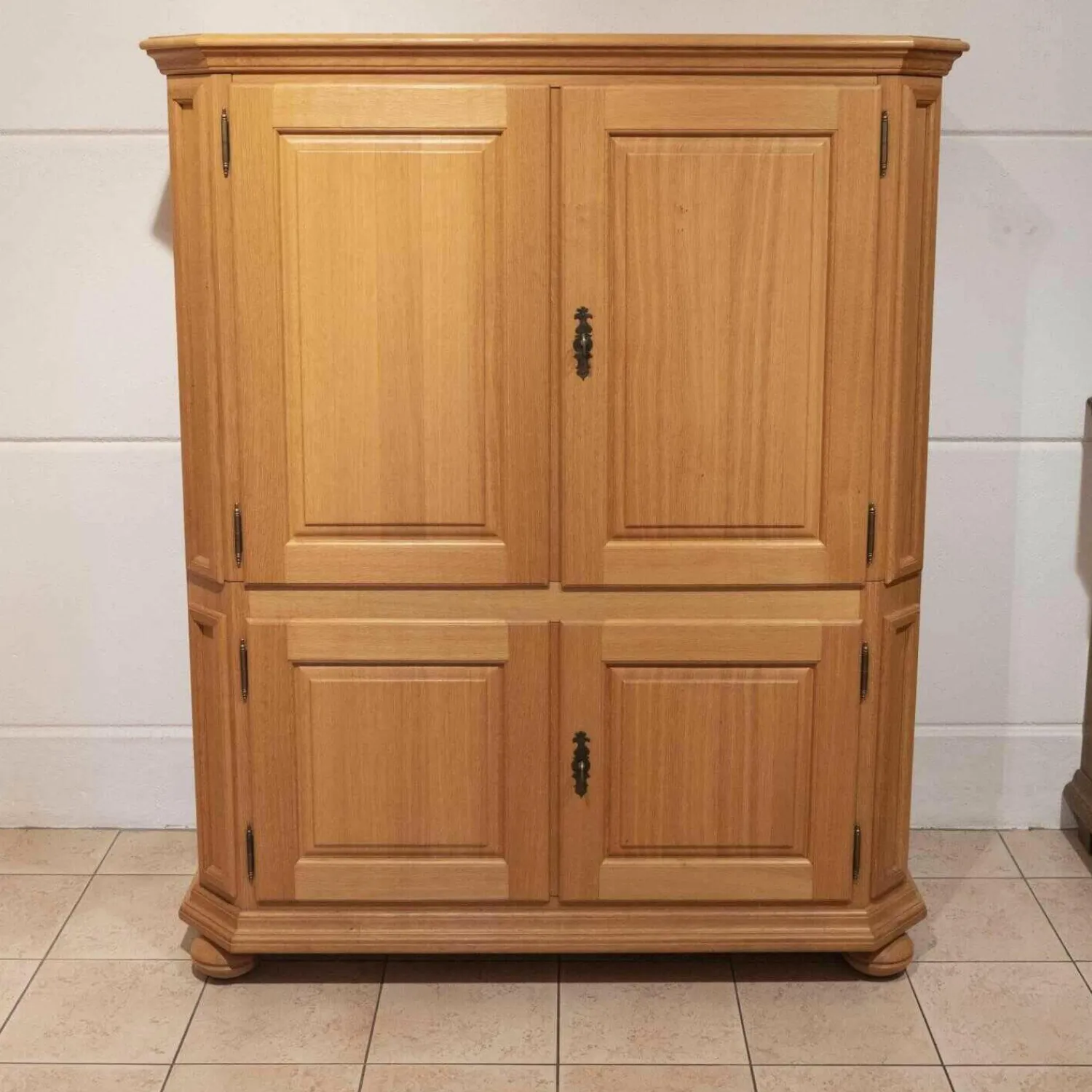 Möbelwerkstätten Buschsieweke Vitrinen & Highboards|Schrank Eiche 1A Seidenglanz Lackiert