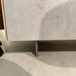 Scholtissek Vitrinen & Highboards|Schrank Kera Front Keramik Beton Silk Grau Korpus Knorrige Eiche Natur Geölt Gestell Metall Schwarz Lackiert