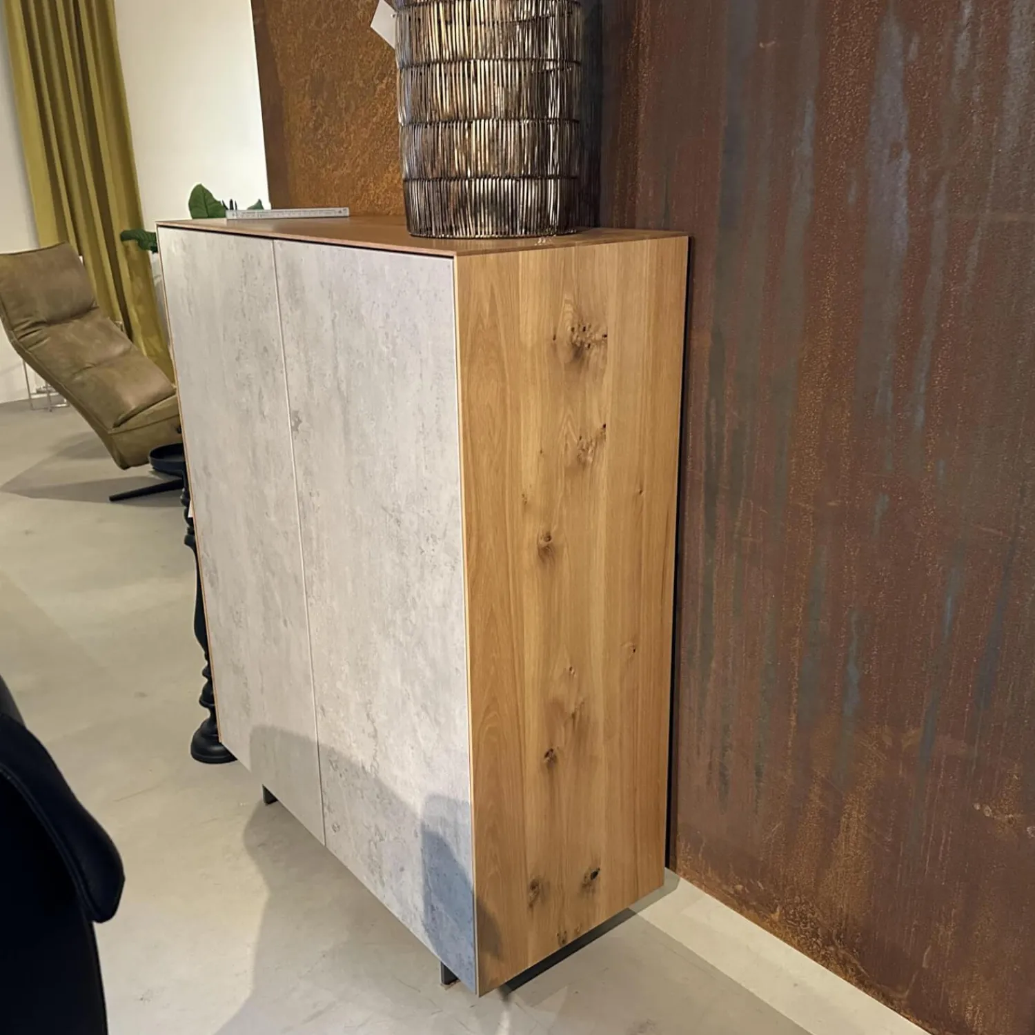 Scholtissek Vitrinen & Highboards|Schrank Kera Front Keramik Beton Silk Grau Korpus Knorrige Eiche Natur Geölt Gestell Metall Schwarz Lackiert