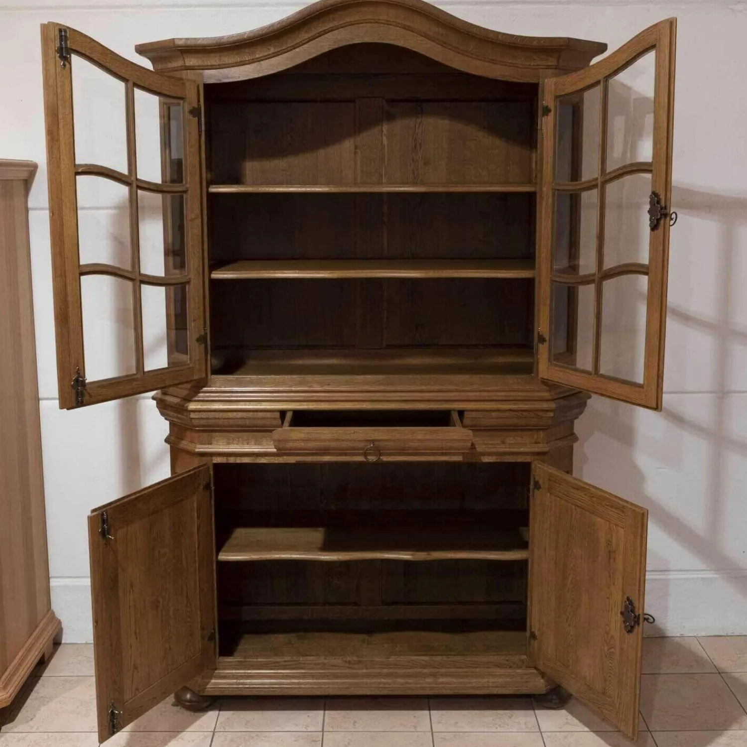 Möbelwerkstätten Buschsieweke Vitrinen & Highboards|Schrank Kiel Eiche 1A Gebeizt Lackiert