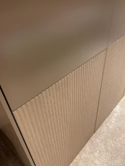 Sudbrock Kleiderschränke|Schrank Miria Fronten Glattlack Sienna 465 Eiche Sahara 129 Geriffelt mit Beleuchtung