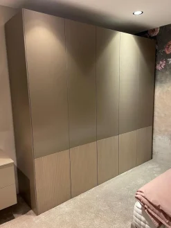 Sudbrock Kleiderschränke|Schrank Miria Fronten Glattlack Sienna 465 Eiche Sahara 129 Geriffelt mit Beleuchtung