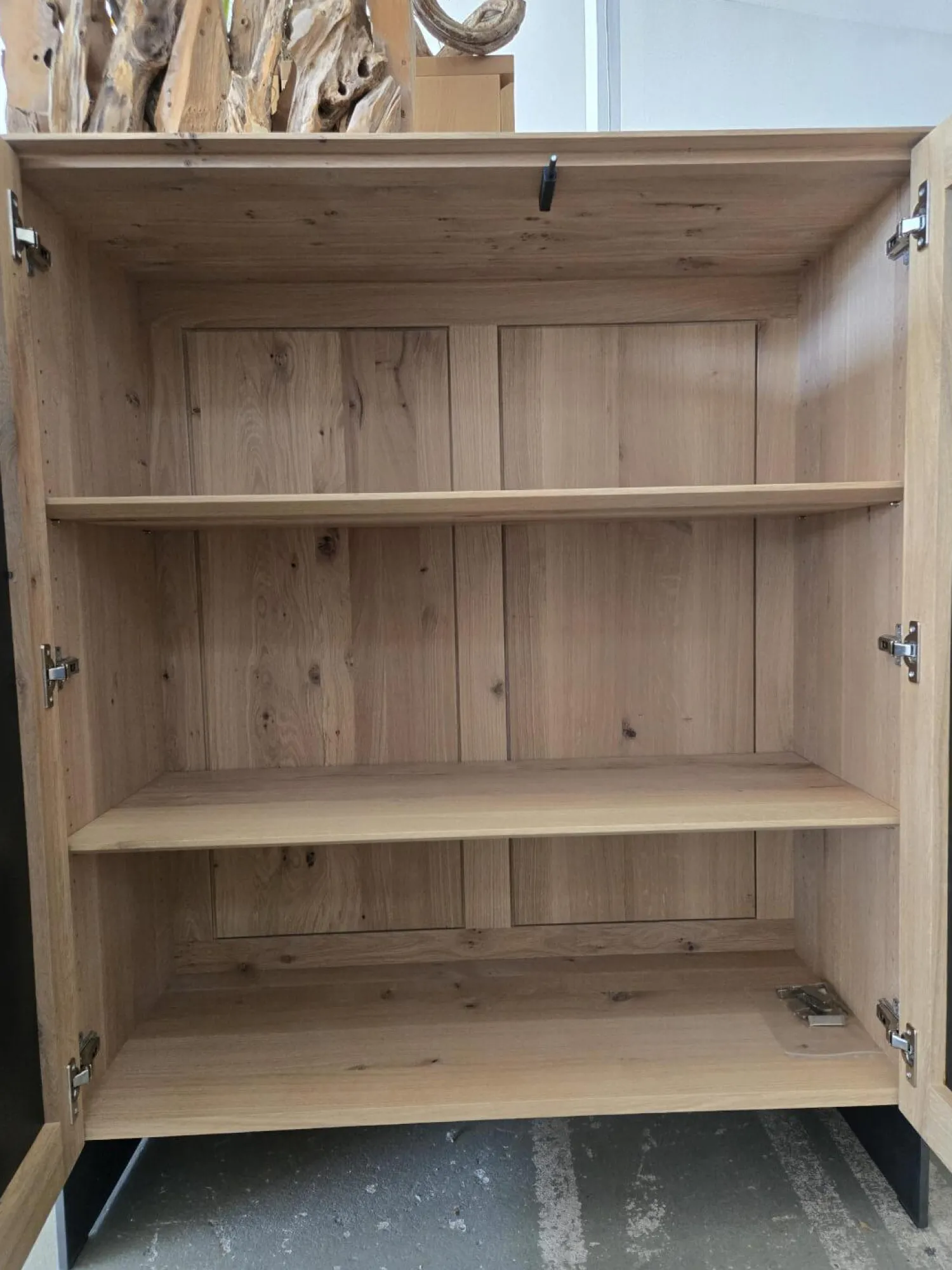 Scholtissek Vitrinen & Highboards|Schrank Nubus Korpus Knorrige Eiche Puro Geölt Front Holzrahmen Mit Zinkblech Schwarz Stahlwangen