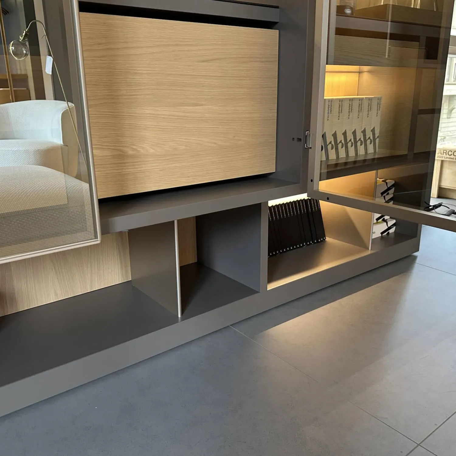 Molteni & C Wohnwände & Tv-Lowboards|Schrank Systemwand 505 Up System Holz Dolomitgrau Glas Transparent Stopsol mit Beleuchtungskit Schuko