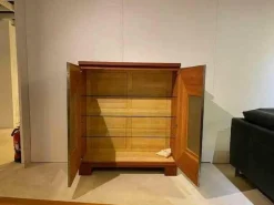 Scholtissek Vitrinen & Highboards|Schrank Varell Amerikanische Kirsche Geölt 2-türig mit Milchglasfüllung