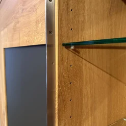 Scholtissek Vitrinen & Highboards|Schrank Varus Asteiche mit Glas Grau Knorrige Eiche Geölt Floatglas Dunkelbraun Matt