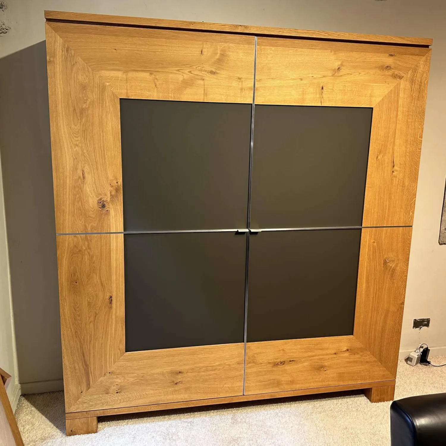 Scholtissek Vitrinen & Highboards|Schrank Varus Asteiche mit Glas Grau Knorrige Eiche Geölt Floatglas Dunkelbraun Matt