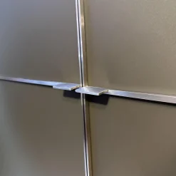 Scholtissek Vitrinen & Highboards|Schrank Varus Asteiche mit Glas Grau Knorrige Eiche Geölt Floatglas Dunkelbraun Matt