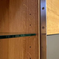 Scholtissek Vitrinen & Highboards|Schrank Varus Asteiche mit Glas Grau Knorrige Eiche Geölt Floatglas Dunkelbraun Matt