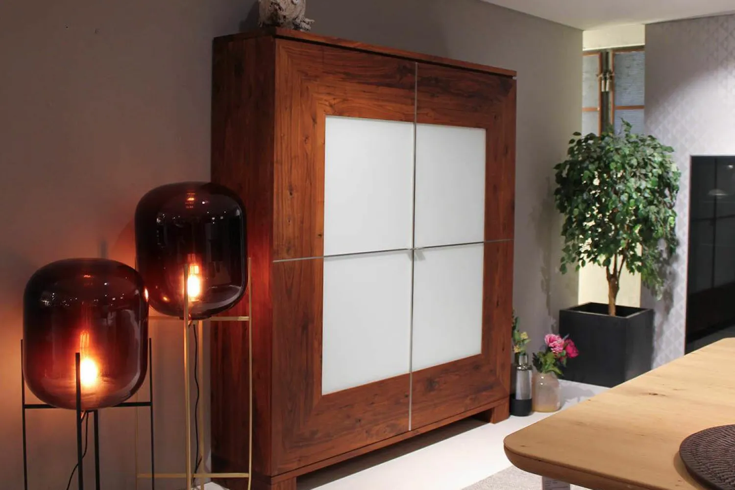 Scholtissek Vitrinen & Highboards|Schrank Varus Astiger Nussbaum Birke Floatglas Weiß Matt