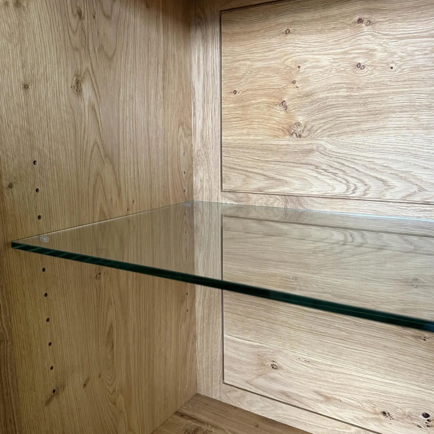 Scholtissek Vitrinen & Highboards|Schrank Varus Knorrige Eiche Natur Geölt Fronten Glas 9005 Schwarz Glänzend Mit Edelstahlkanten