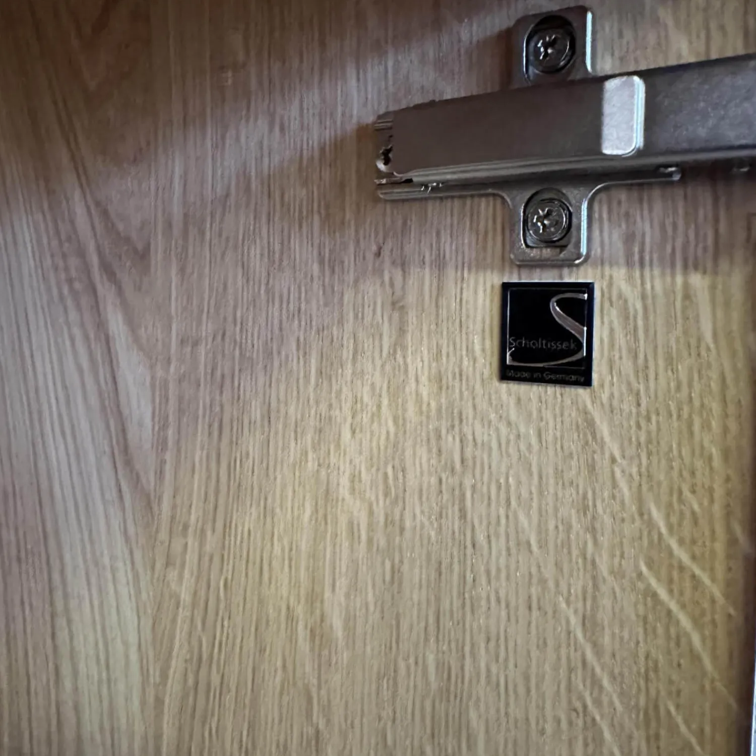 Scholtissek Vitrinen & Highboards|Schrank Varus Knorrige Eiche Natur Geölt Fronten Glas 9005 Schwarz Glänzend Mit Edelstahlkanten