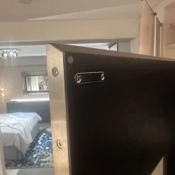 Scholtissek Vitrinen & Highboards|Schrank Varus Korpus Knorrige Eiche Wengefarben Dunkelbraun Front Glas Optiwhite Weiß Matt