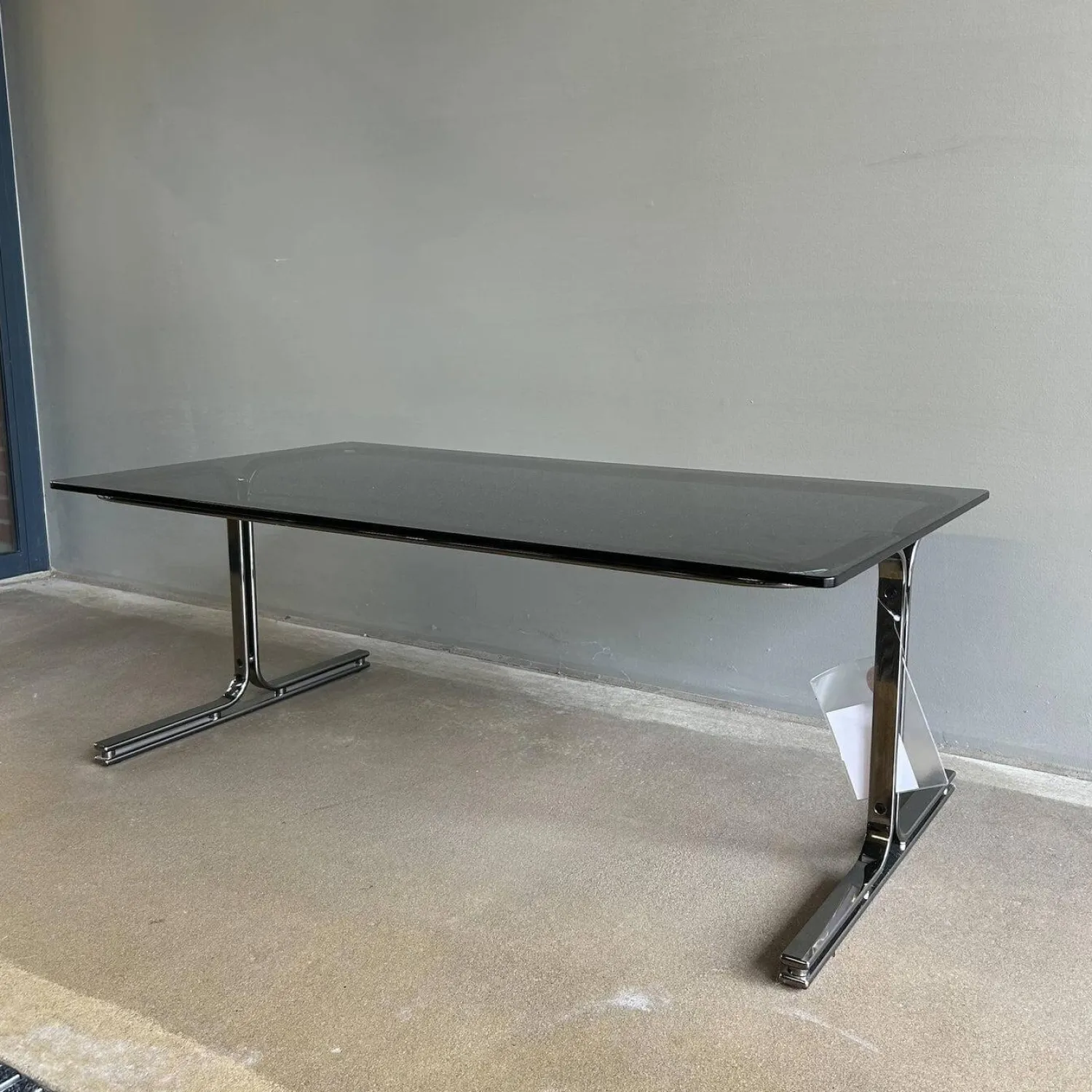 Walter Knoll Schreibtische & Sekretäre|Schreibtisch Berlin Table 140 T1 Platte Rauchglas Schwarz Gestell Profilstahl Schwarz Chrom Mit Kunststoffgleitern