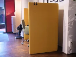 COR Schreibtische & Sekretäre|Schreibtisch Floater Bezug Stoff Curry 7204 Tischplatte Esche Furnier Natur Geölt Mit Stuhl dia Bezug Stoff Tanne 9727 5 Fuß Gestell Mit Rollen F01 Schwarzbraun Feinstruktur