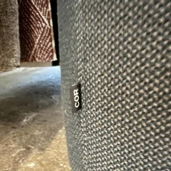 COR Schreibtische & Sekretäre|Schreibtisch Floater LAB 84920 Platte Esche Grau Stoff 10078 Jaspis Grau Grün Inklusive Kabeldurchlässe Und Beleuchtung Ohne Hocker