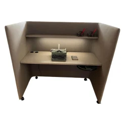 COR Schreibtische & Sekretäre|Schreibtisch Floater Stoff P22 Basalt Grau mit Beleuchtung