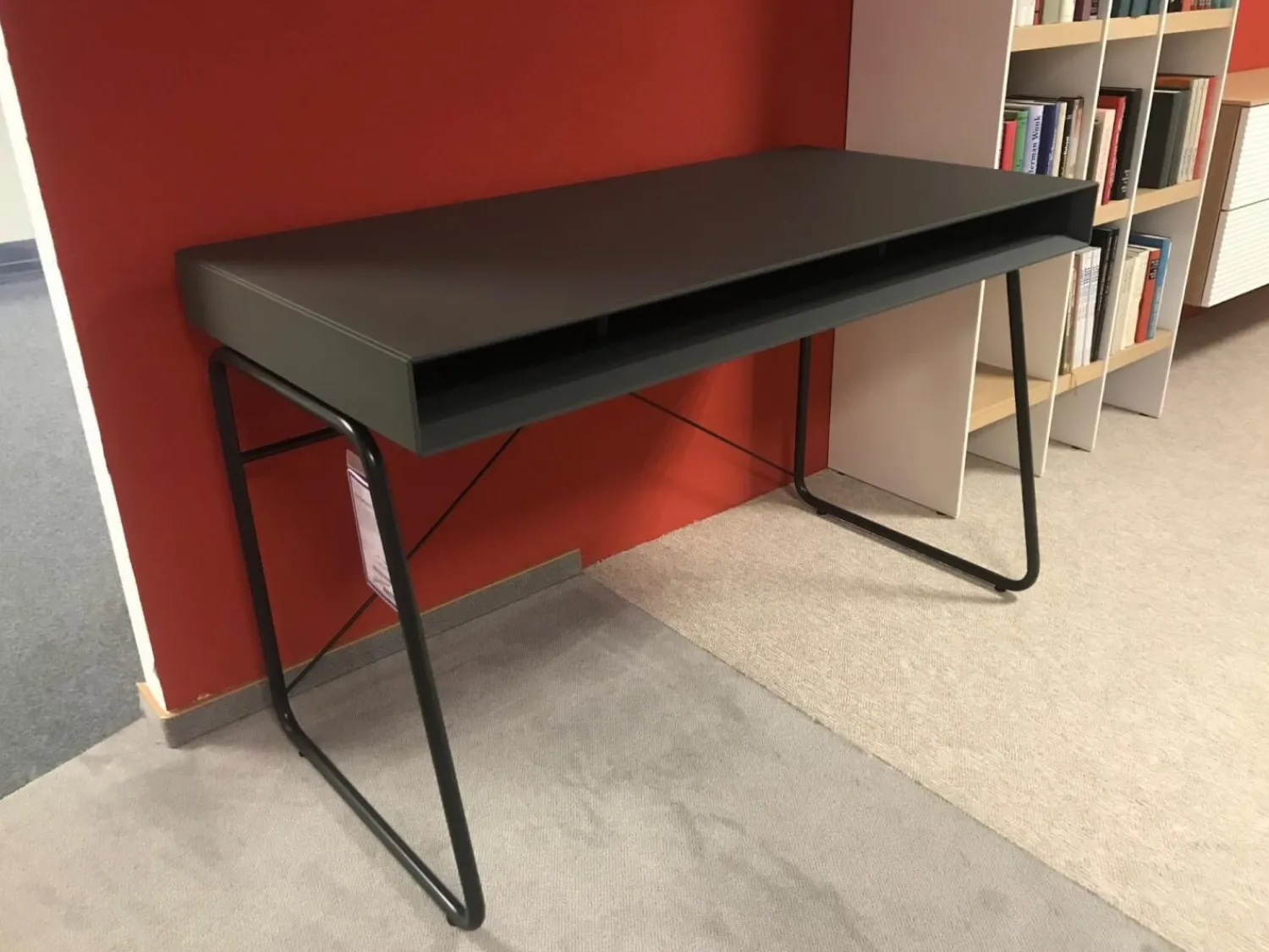 Hülsta Schreibtische & Sekretäre|Schreibtisch Modell HO 130 Lack Supermatt Nachtgrau Kufen Schwarz