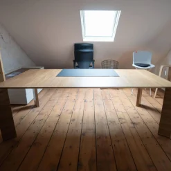 Renz Schreibtische & Sekretäre|Esstische|Schreibtisch Paper Platte Nussbaum Natur Fuß Alu Nussbaum Furniert