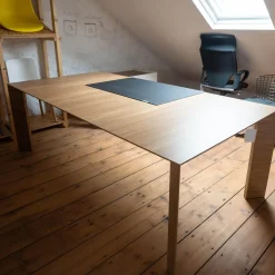 Renz Schreibtische & Sekretäre|Esstische|Schreibtisch Paper Platte Nussbaum Natur Fuß Alu Nussbaum Furniert