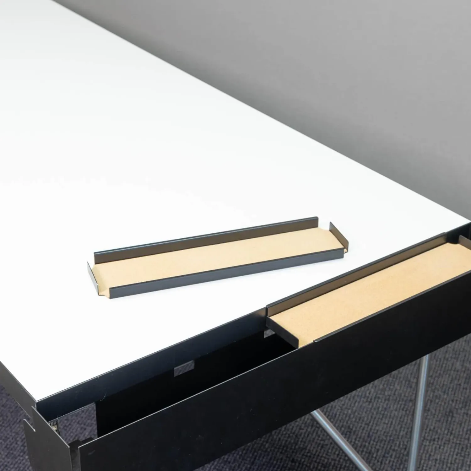 System 180 Schreibtische & Sekretäre|Schreibtisch Rackpod Auf Sockelfüßen mit Ablagefach