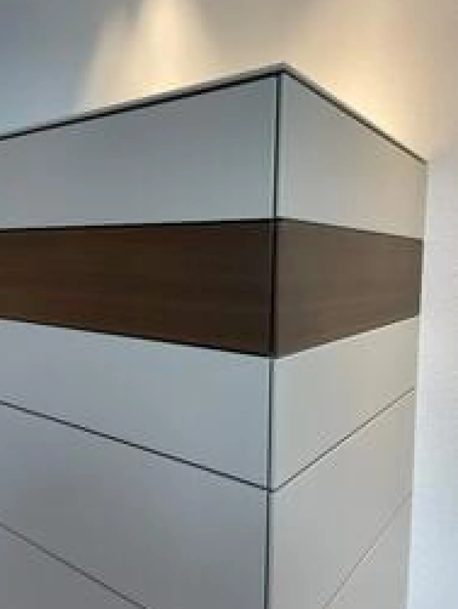 Kettnaker Vitrinen & Highboards|Schubladenkommode Soma Lack Seide Grau Gürtel Eiche Geraucht