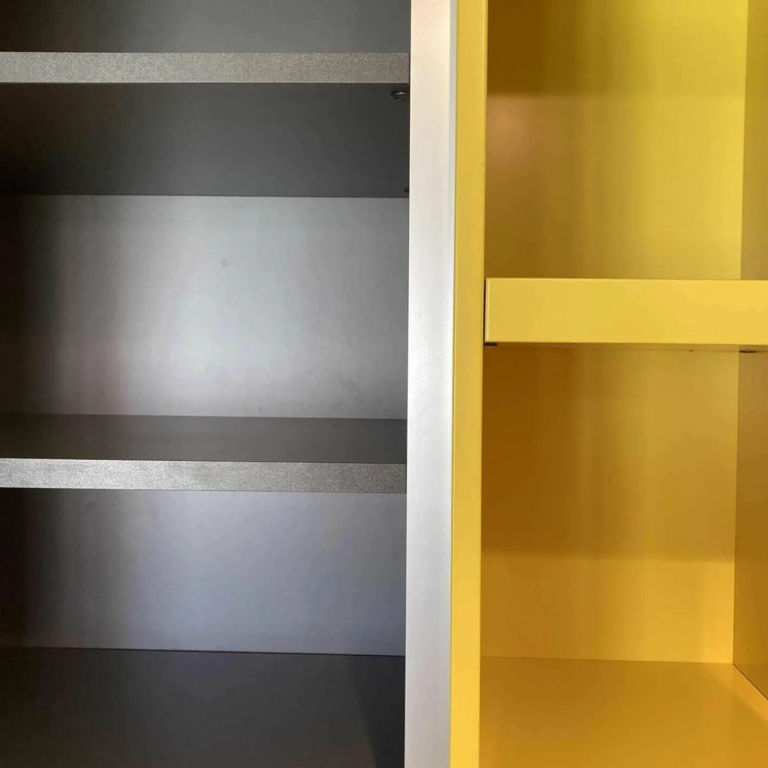 Schönbuch Schuhschränke|Schuhschrank Stripes Weiß Grau Zitronengelb