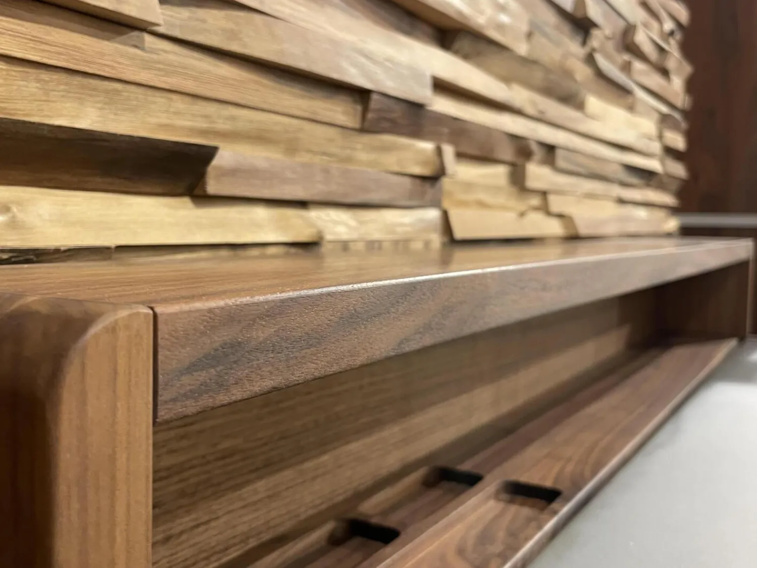 Team 7 Schreibtische & Sekretäre|Sekretär Sol Platte Leder Origin Mittelgrau Grau Gestell Nussbaum Natur Inklusive Licht