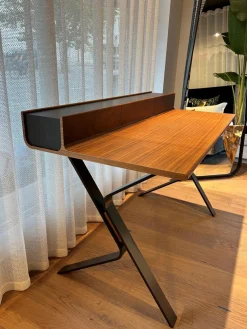 Bielefelder Werkstätten Schreibtische & Sekretäre|Sekretär Supreme Platte Nussbaum Furniert Gestell Stahl Pulverbeschichtet Bronze Schwarz Inklusive Drei Schubladen