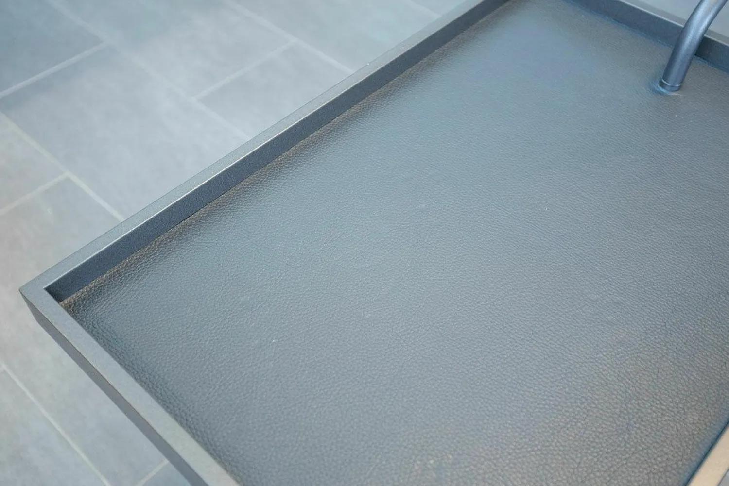 COR Regale|Servierwagen Bond Tischauflage Leder 175 Schwarz Gestell Schwarzbraun Feinstruktur Mit Rollen