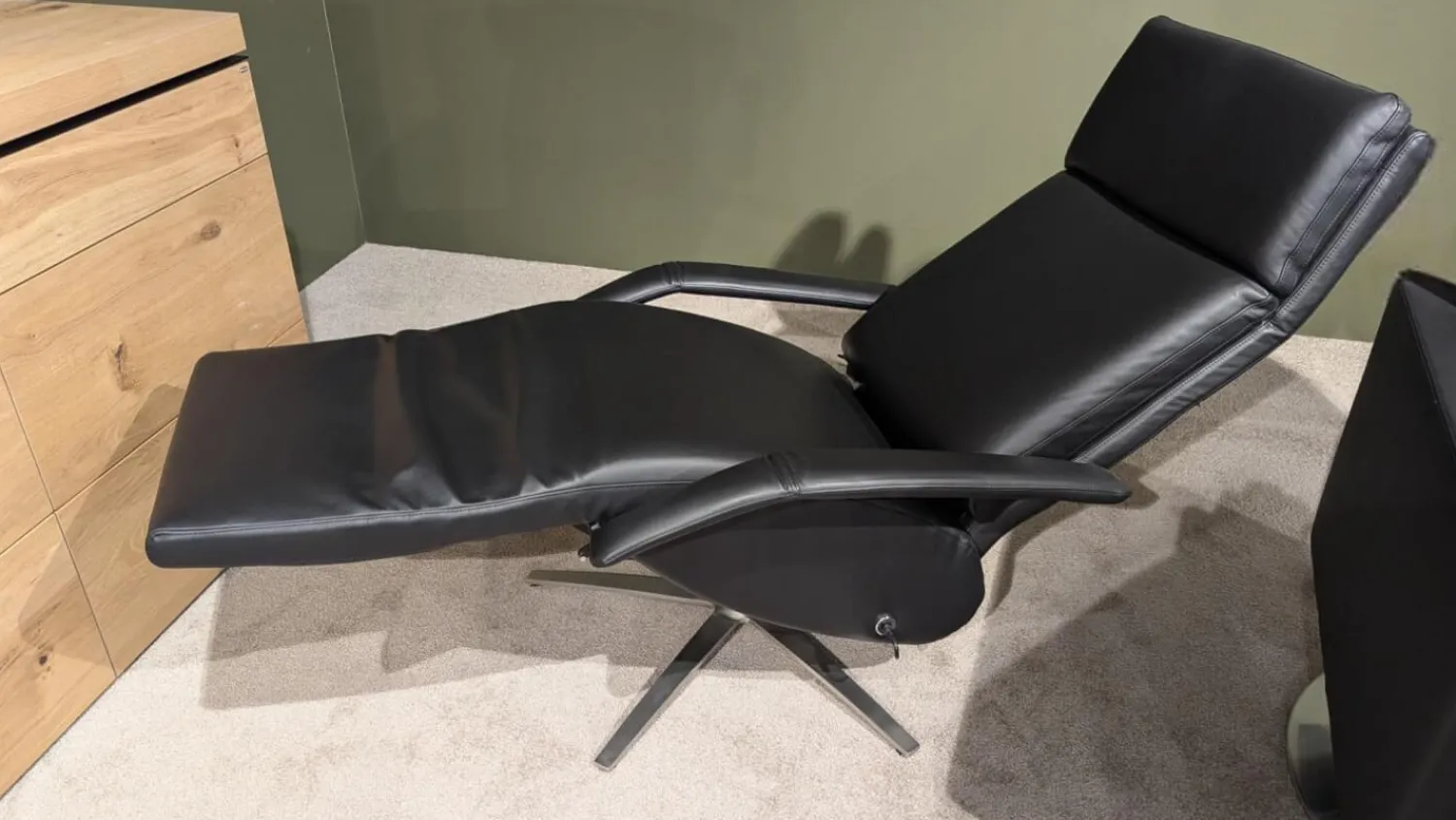 Erpo Relaxsessel|Sessel 410 18 Leder 42 Schwarz 136 Sternfuß Edelstahl Gebürstet Inklusive 2 Motorisch Mit Akku