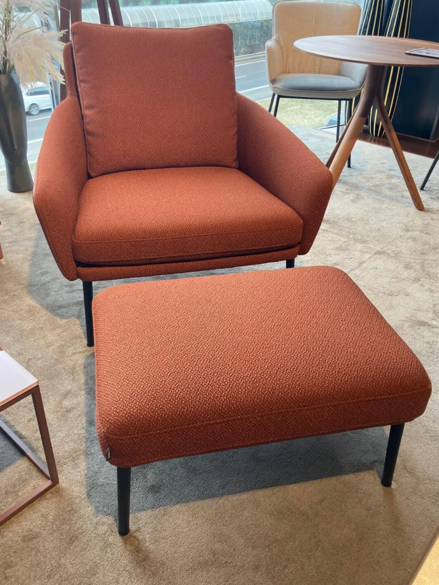 Rolf Benz Relaxsessel|Sessel 561 Jon Stoff 24 Kupferbraun Füße Metall Schwarz mit Hocker