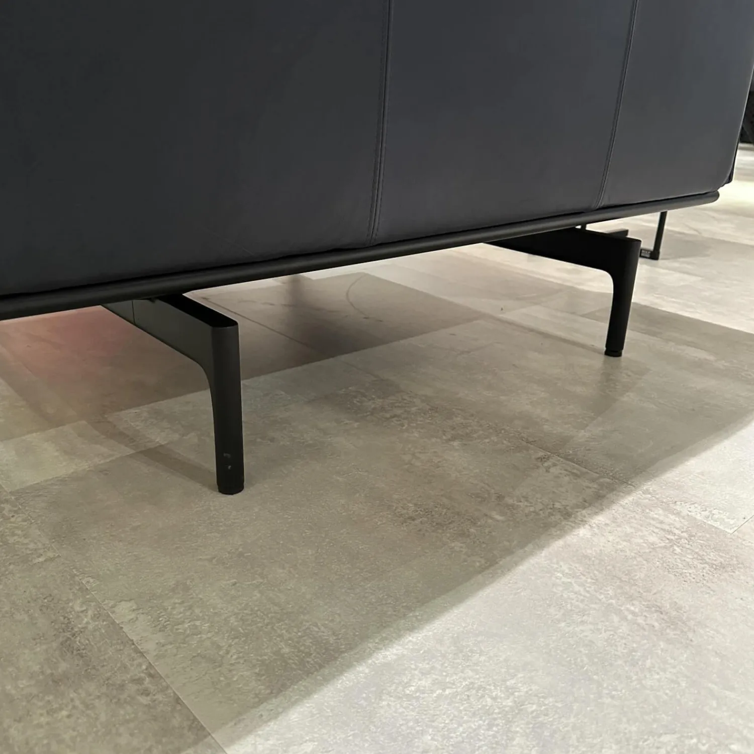 Rolf Benz Loungesessel|Sessel 536 Liv Smart Leder 42 103 Dunkelschwarzblau Gestell Aluminium Verkehrsschwarz Schwarz Inklusive Kissen