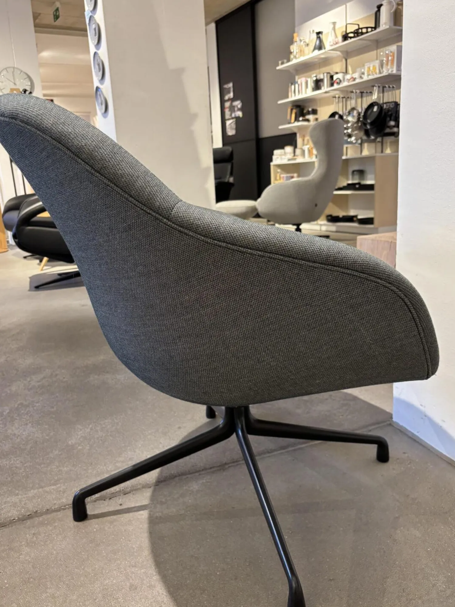 Hay Loungesessel|Sessel AAL 81 Soft Stoff Fjord 971 Petrol Grau Blau Gestell Aluminium Schwarz Pulverbeschichtet