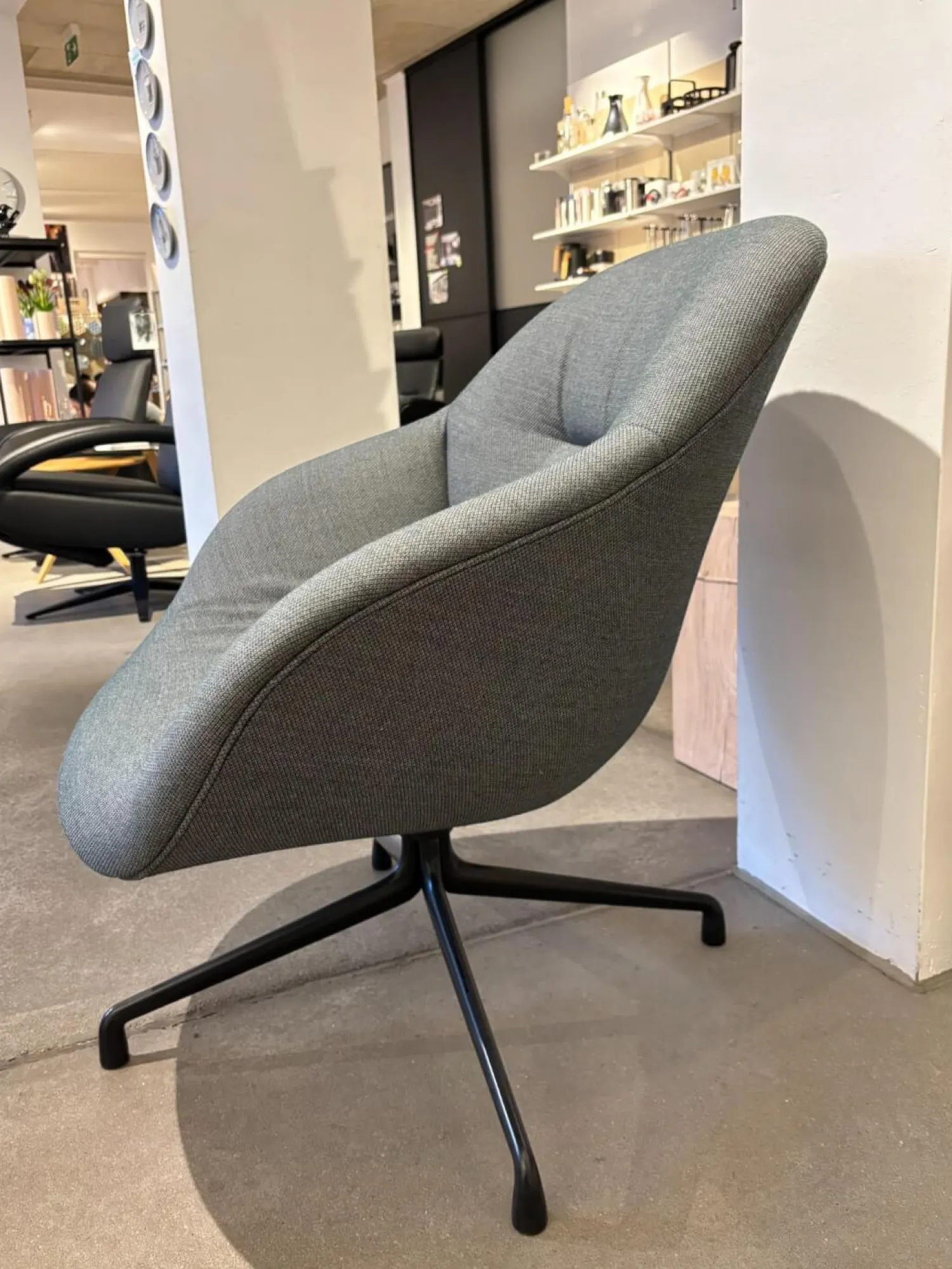 Hay Loungesessel|Sessel AAL 81 Soft Stoff Fjord 971 Petrol Grau Blau Gestell Aluminium Schwarz Pulverbeschichtet