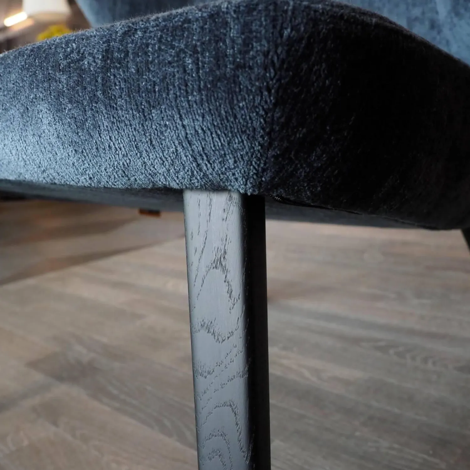 Montis Loungesessel|Sessel Back Me Up Salon Stoff Miller Grau-Blau Gestell Esche Carbon Schwarz