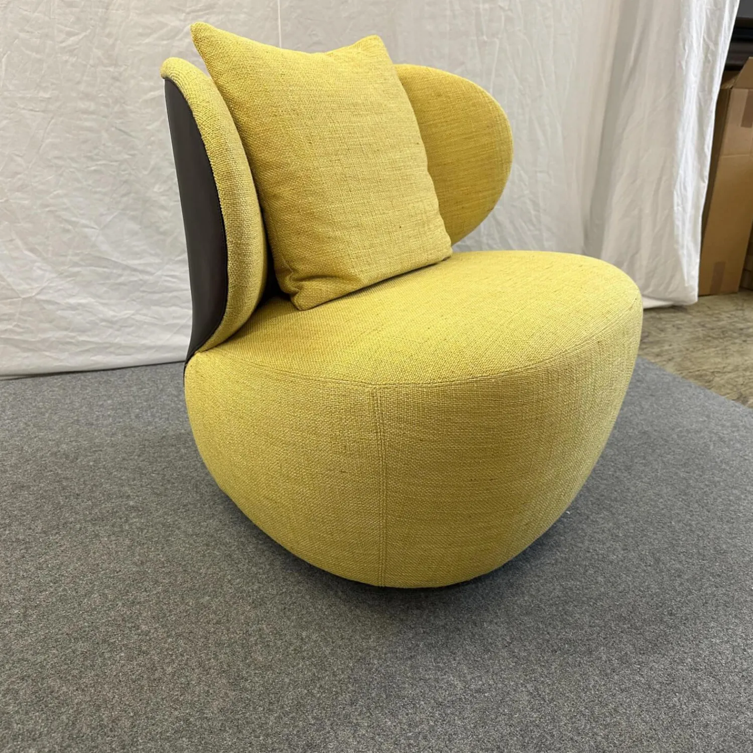 Walter Knoll Loungesessel|Sessel Bao 207 10 C Sitz Stoff Lucia 7694 Corn Gelb Rücken Leder Saddle Coffee Schwarz Braun Drehteller Schwarz Matt Inklusive Kissen