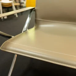 B&B Italia Einzelstühle|Relaxsessel|Sessel Beverly 14 Kernleder Tortora 1121280 Rahmen Aluminium