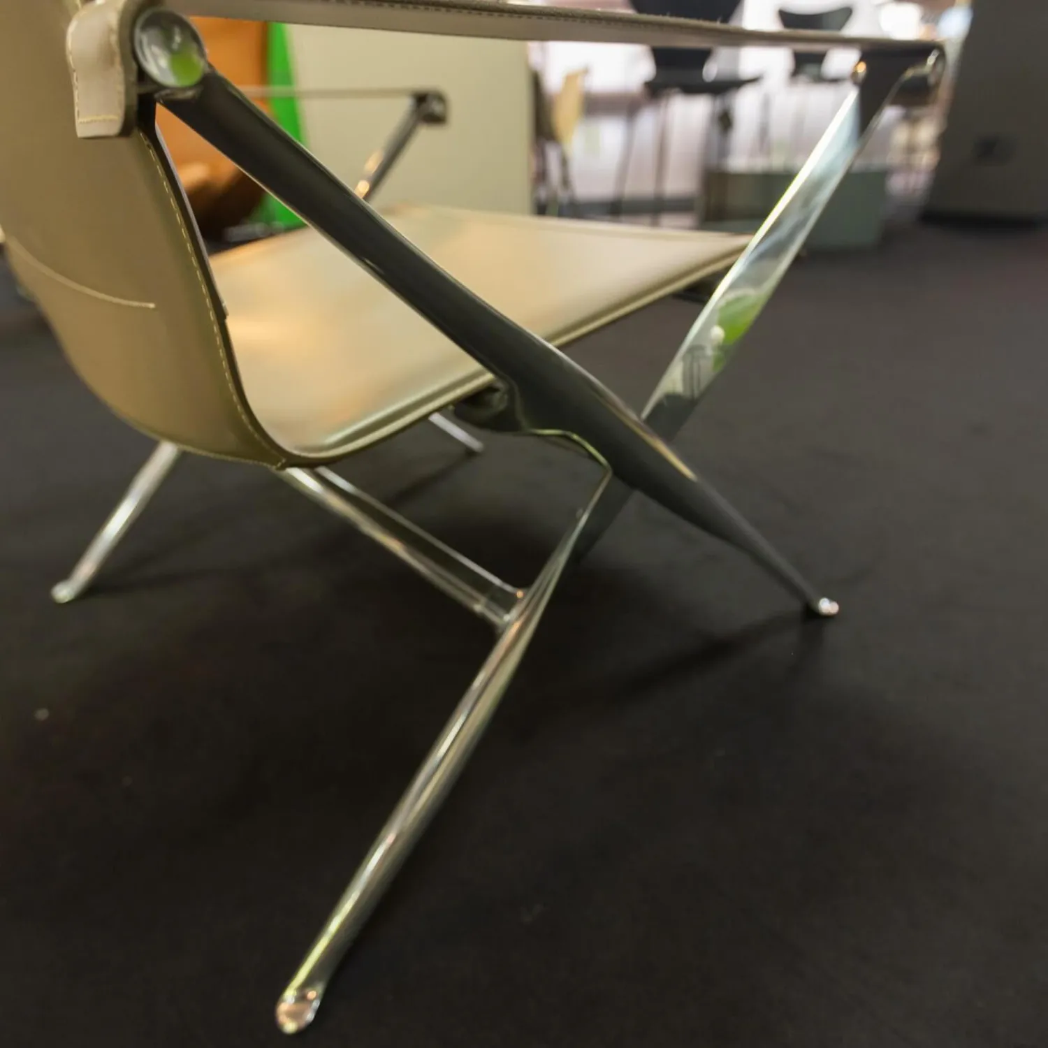 B&B Italia Einzelstühle|Relaxsessel|Sessel Beverly 14 Kernleder Tortora 1121280 Rahmen Aluminium