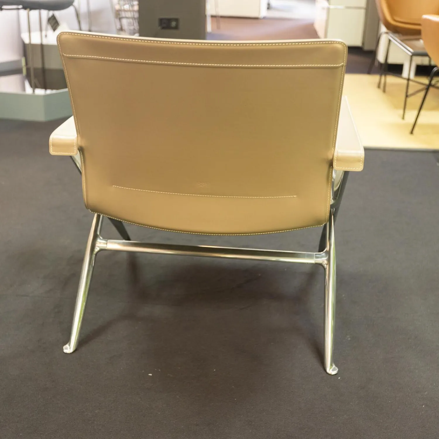 B&B Italia Einzelstühle|Relaxsessel|Sessel Beverly 14 Kernleder Tortora 1121280 Rahmen Aluminium