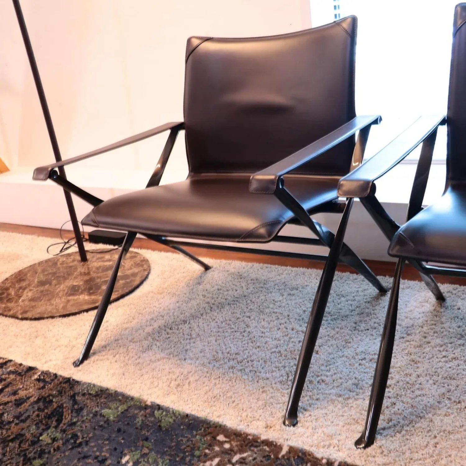 B&B Italia Loungesessel|Stuhlsets|Sessel Beverly Kernleder Dunkelbraun Gestell Schwarz Verchromt