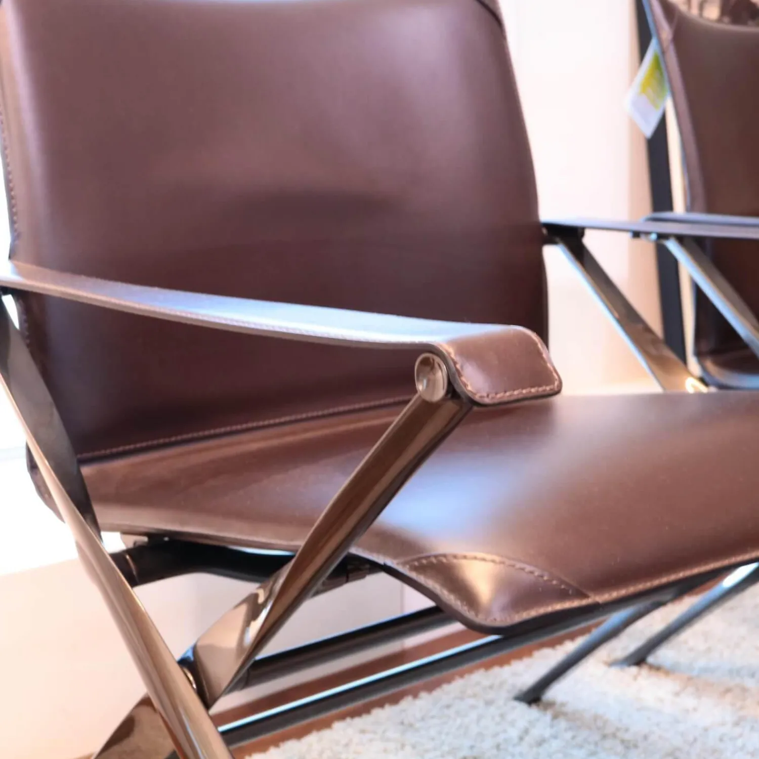 B&B Italia Loungesessel|Stuhlsets|Sessel Beverly Kernleder Dunkelbraun Gestell Schwarz Verchromt