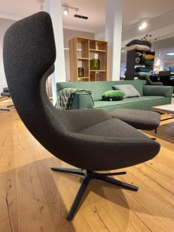 Leolux Loungesessel|Sessel Caruzzo Plus Stoff Apollo Dunkelgrau Braun Drehgestell Schwarz Lackiert Inklusive Hocker