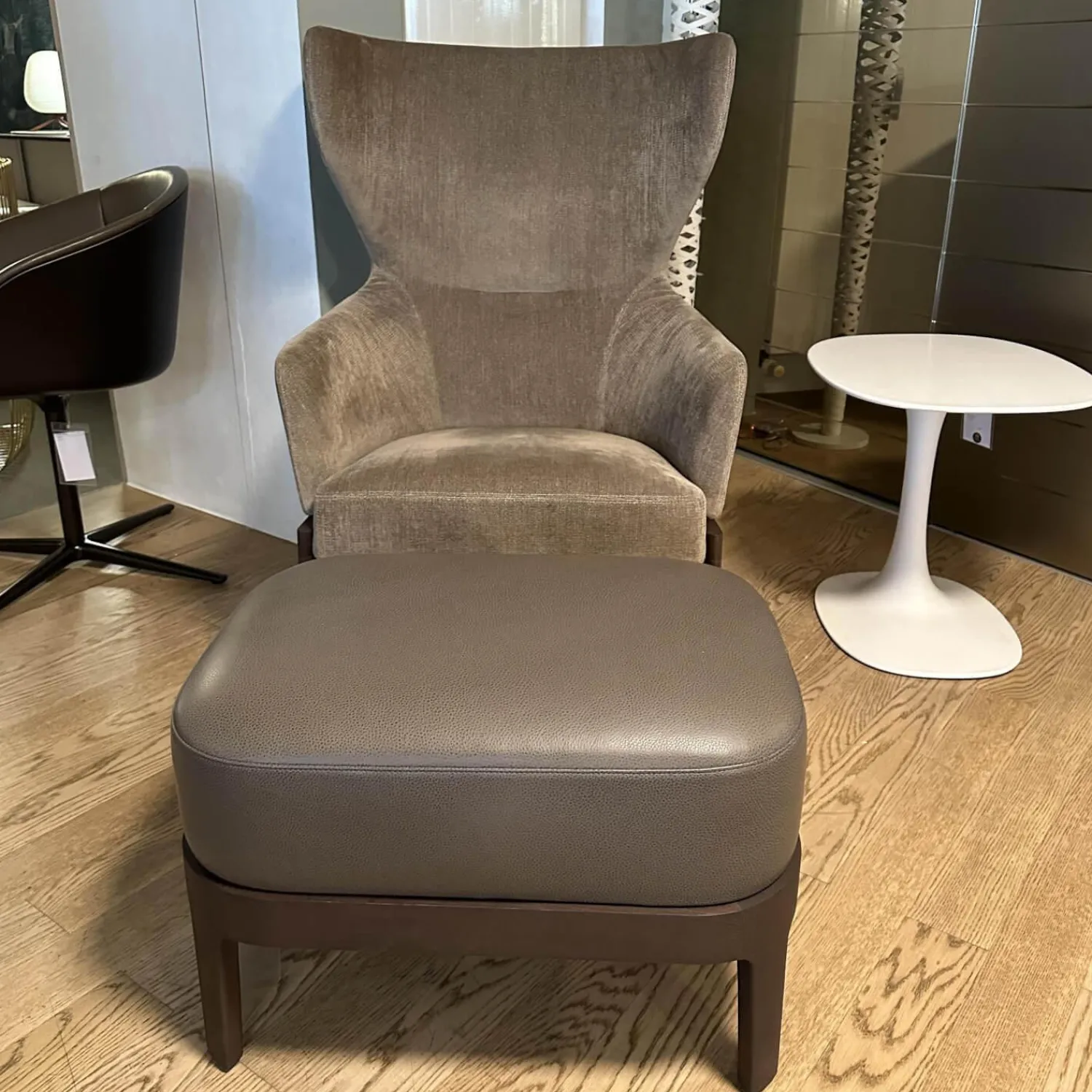 Molteni & C Relaxsessel|Sessel Chelsea CP0 1 Stoff Kubrick K 1930 Grau Gestell Eukalyptus Mit Hocker Leder Luxor L1364