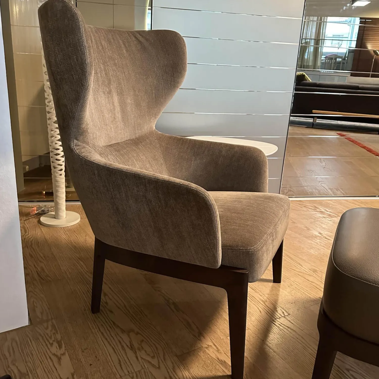 Molteni & C Relaxsessel|Sessel Chelsea CP0 1 Stoff Kubrick K 1930 Grau Gestell Eukalyptus Mit Hocker Leder Luxor L1364