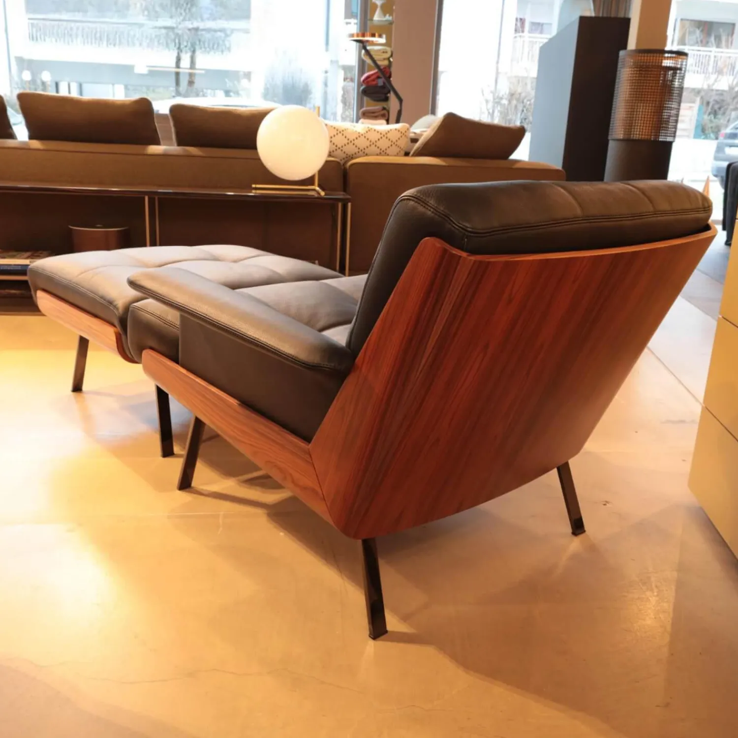 Minotti Loungesessel|Sessel Daiki Daip88ps Leder Aspen 01 Carbone Pelle Nature Schwarz Schale Palisander Mit Hocker