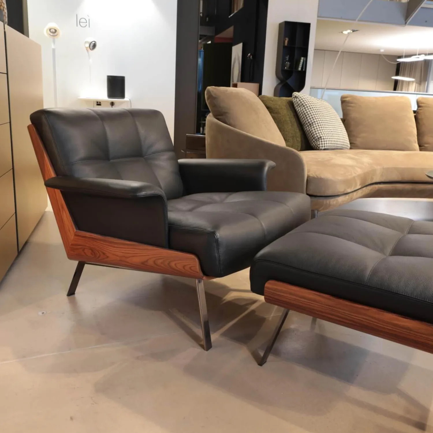 Minotti Loungesessel|Sessel Daiki Daip88ps Leder Aspen 01 Carbone Pelle Nature Schwarz Schale Palisander Mit Hocker