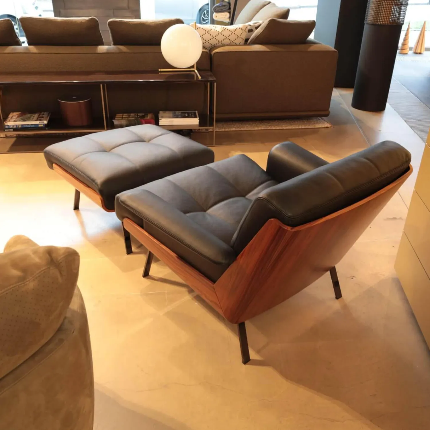 Minotti Loungesessel|Sessel Daiki Daip88ps Leder Aspen 01 Carbone Pelle Nature Schwarz Schale Palisander Mit Hocker