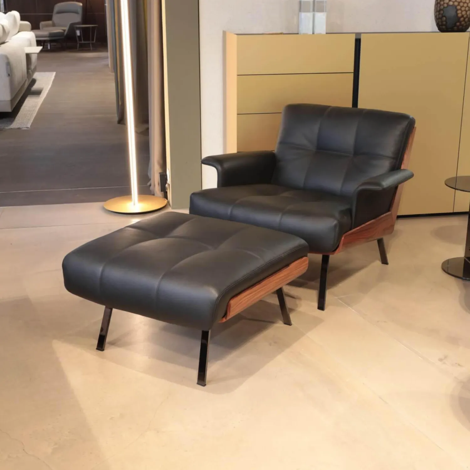 Minotti Loungesessel|Sessel Daiki Daip88ps Leder Aspen 01 Carbone Pelle Nature Schwarz Schale Palisander Mit Hocker