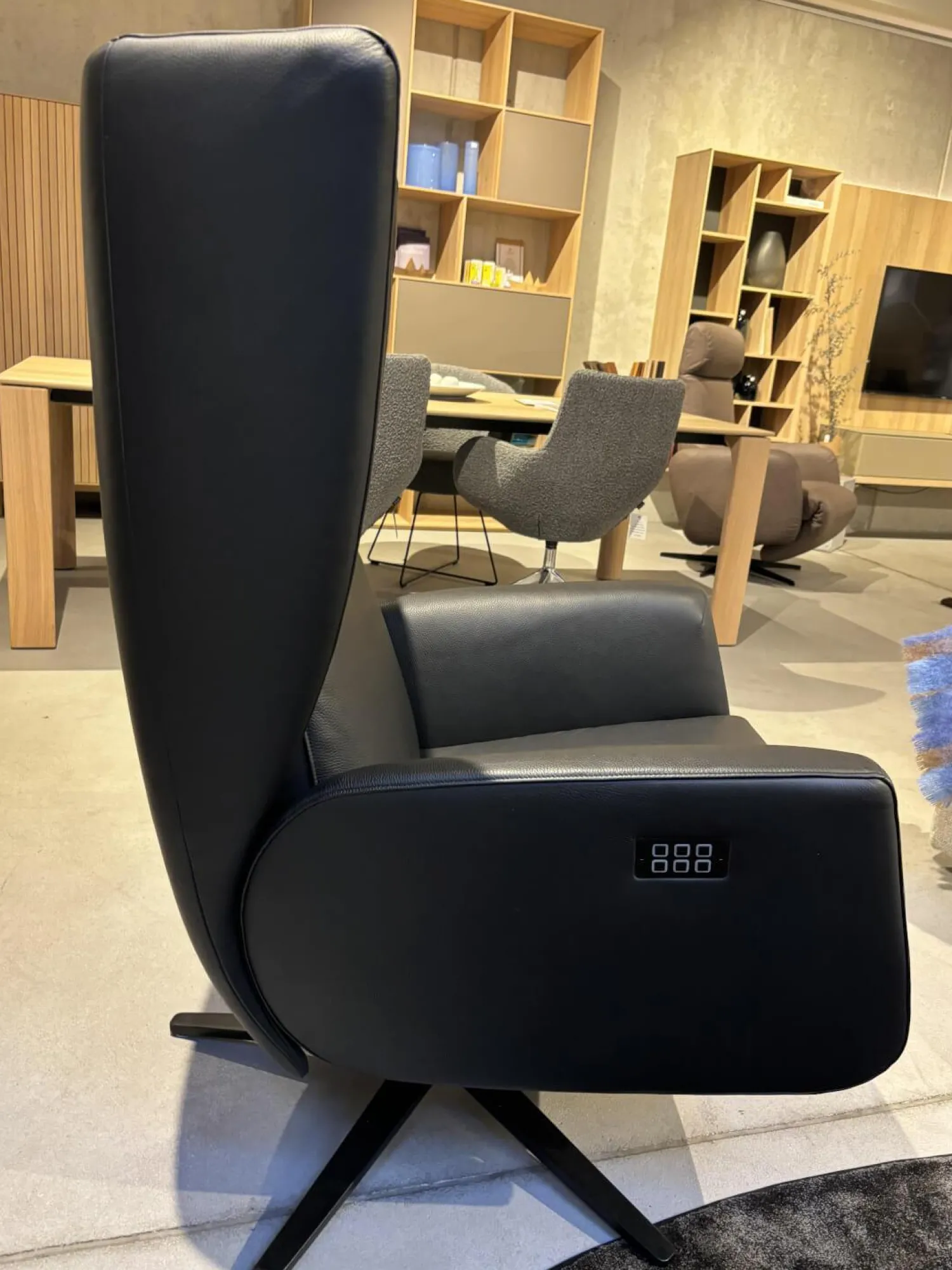 Bielefelder Werkstätten Relaxsessel|Sessel Dave Leder Normandie Schwarz Gestell Sternfuß Schwarz Matt Motorisch Verstellbar